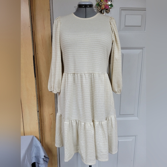 Draper James Puff Sleeve Tier Dress - Picture 2 of 10